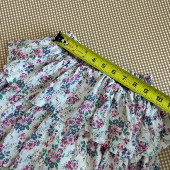 Floral ruffles skirt with built in shorts. Girl size 7 - Picture 12 of 12